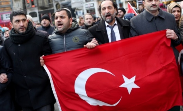 Нападения срещу прокюрдска партия в Турция
