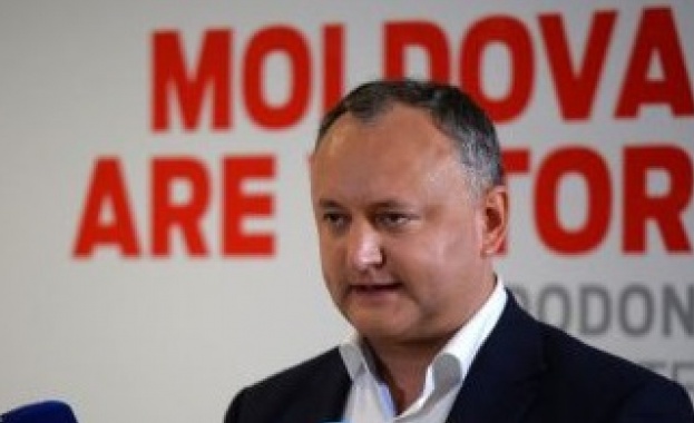 Молдовският президент освободи министър, предложил обединение с Румъния