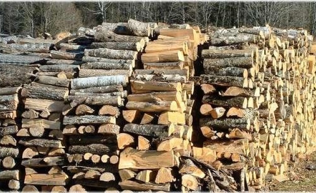 Измама с продажба на дърва за огрев Мнимите търговци пускали