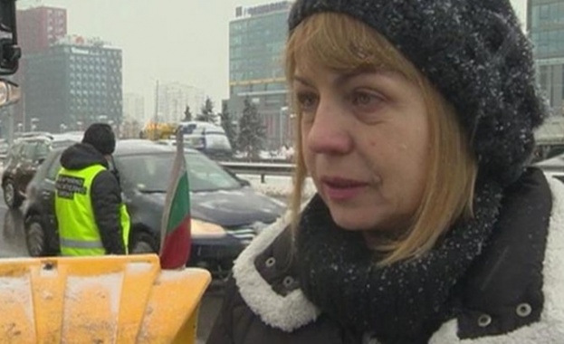 Фандъкова: За улеснение на пешеходците и трафика започна извозването на сняг от София