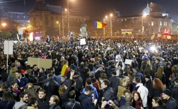 Хиляди излязоха на протест в Румъния 