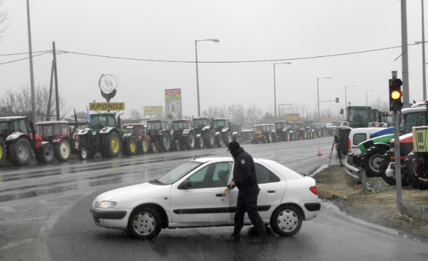 Полицията не позволи на гръцките фермери да затворят границата при Промахон - Кулата 