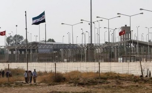 Турция е построила половината от стената по границата си със Сирия