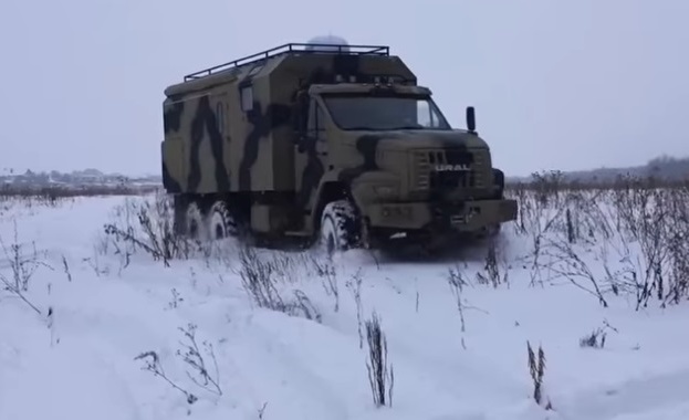 В Русия превърнаха камион "Урал" в дом на колела (видео)