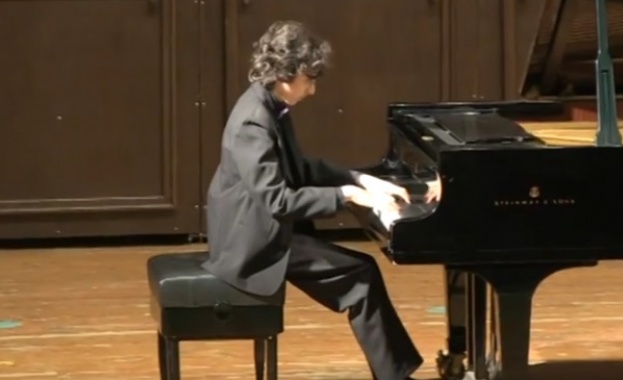 15-годишен пианист от Русе спечели първо място на конкурс в Лондон