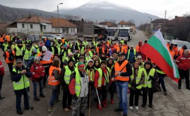 150 миньори от страната защитиха мината в Трън