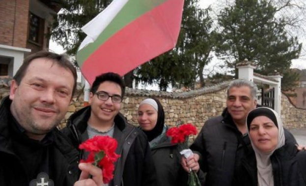 Митинг пред президентството в подкрепа на католическия свещеник в Белене Паоло Кортези