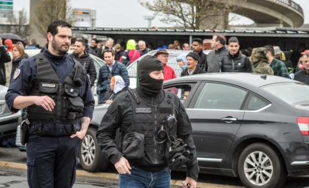 Предполагаем терорист задържан в Западна Франция