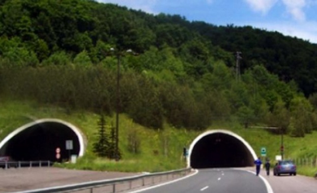 Шофьорите да карат внимателно! Днес от 21 ч. до 5 ч. се ограничава движението в активната и изпреварващата лента в тръбата за Варна на тунел „Витиня“ 