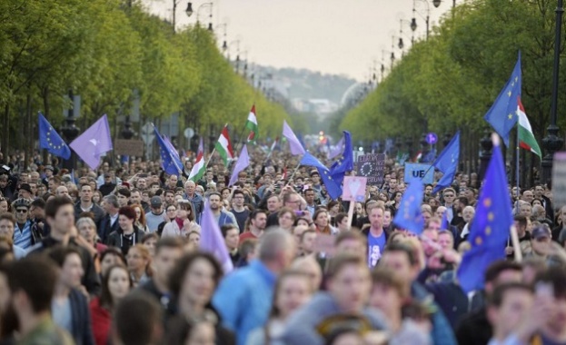 Хиляди унгарци излязоха на протест