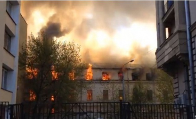 Голям пожар избухна в Москва