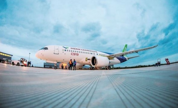 Първи полет на китайски пътнически самолет