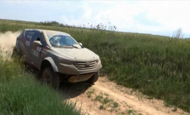 Hyundai off-road racing team приключи участието си на ралито в Гърция след удар в скала