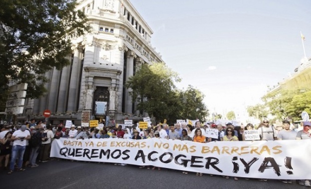 Хиляди протестират в Мадрид в защита на бежанците 