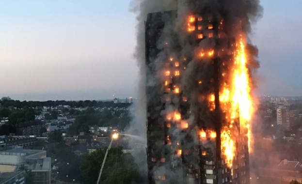 Евакуират 800 жилища в Лондон заради изгорелия блок