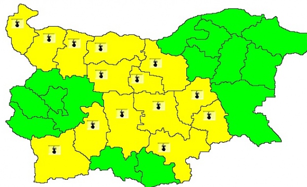 Обявен е жълт код за високи температури в 14 области