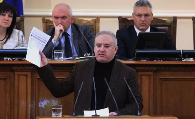 Атанас Костадинов: От 2010 г. службите периодично предоставят доклади за ЧЕЗ