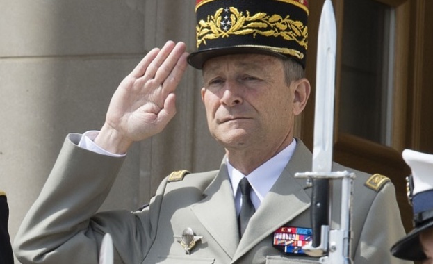 Началникът на френските въоръжени сили подаде оставка