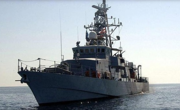 Американски кораб стреля предупредително срещу ирански съд