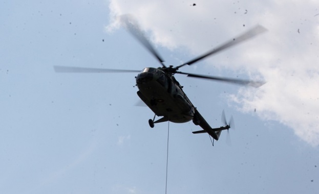 Вертолети изляха близо 60 тона вода над района на пожара в Кресненското дефиле