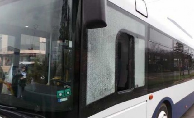 Автобус с туристи се запали на пътя Черноморец - Бургас 