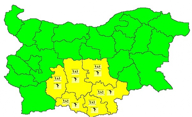 Дъжд и жълт код в 6 области днес