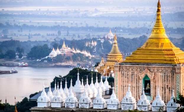 7 месеца затвор за туристка, която не събула обувките си в храм в Мианмар
