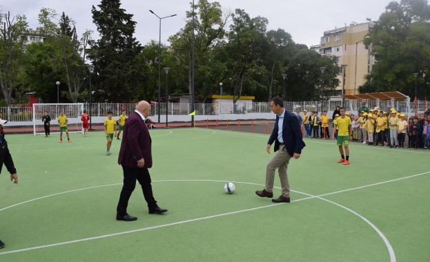 Бургаският кмет Николов и министър Кралев: Спортувайте в училище, спортувайте след работа