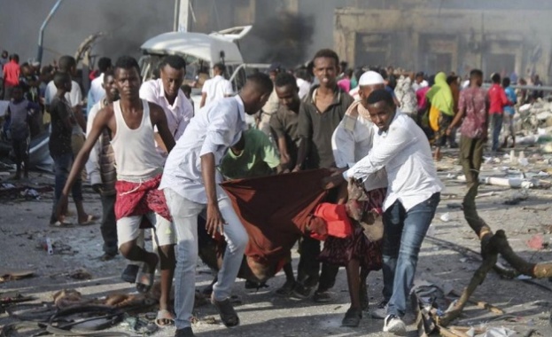 Най-малко 276 убити и 300 ранени при атентата в Сомалия 
