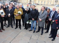 Българо-руска делегация поднесе цветя пред паметника на цар Освободител