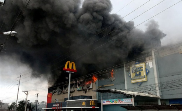 Почти 40 души загинаха при пожар във Филипините