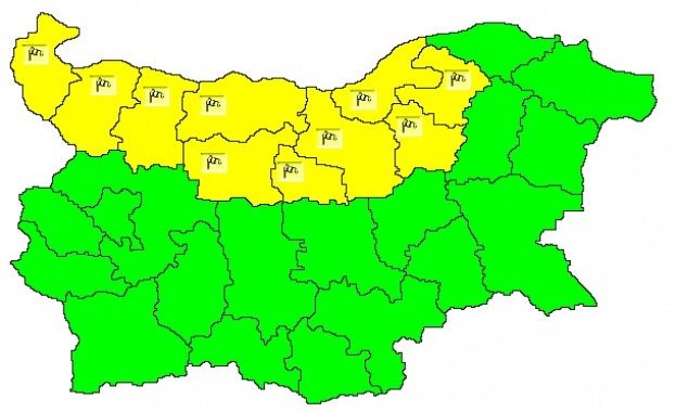 Обявен е жълт код в 10 области в страната
