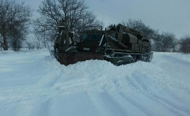 Военнослужещи от Сухопътните войски и днес оказват помощ в усложнената зимна обстановка в област Плевен