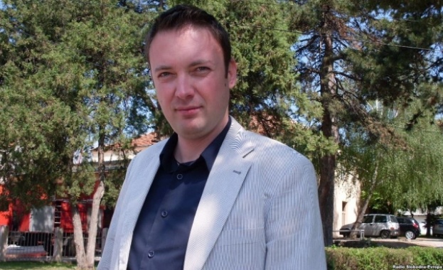 Шамаросаха македонски депутат на площада в Скопие