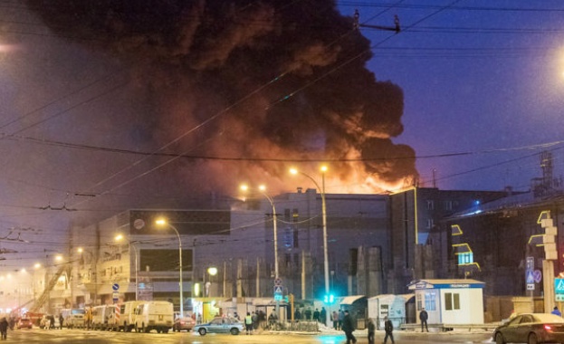 64 станаха жертвите от пожара в търговския център в руския град Кемерово (видео)