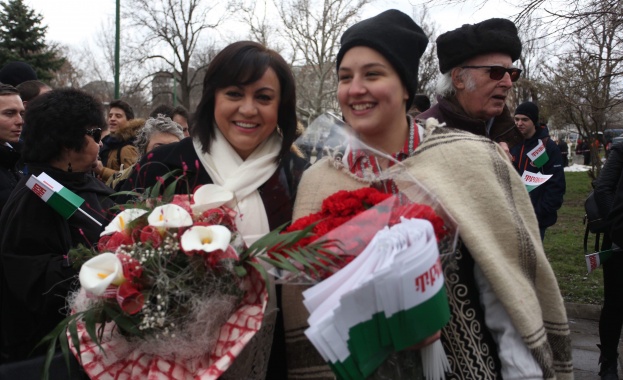 Корнелия Нинова: Всички, като един, да защитим националния интерес на България
