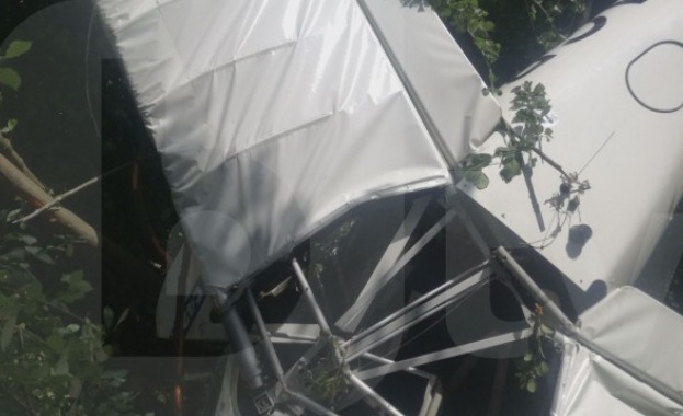 Лекомоторен самолет падна в Казанлъшко