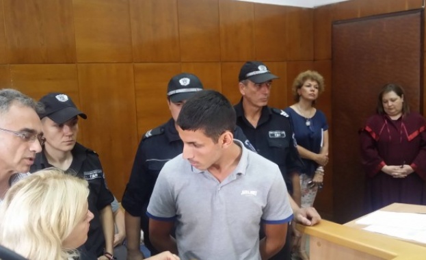 Прокуратурата поиска да оставят зад решетките младежа, ограбил банкомат в Пловдив