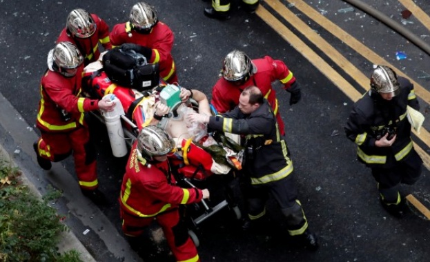 Родителите им се издирват Великотърновските пожарникари спасиха три деца от
