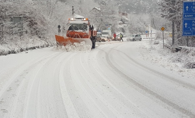Снеговалежите в Западна България днес ще са интензивни и обилни
