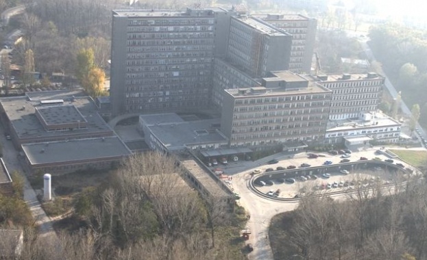 Акушер-гинеколозите на „УМБАЛ-Пловдив диагностицираха огромен тумор на 14-годишно момиче. За
