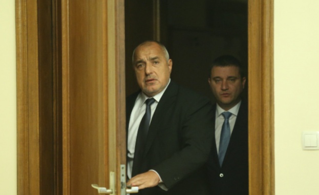 Премиерът Бойко Борисов накара финансовия министър Владислав Горанов да похвали