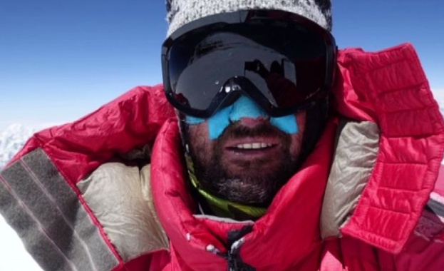 Алпинистът Атанас Скатов се отправя на експедиция в планината Каракорум,