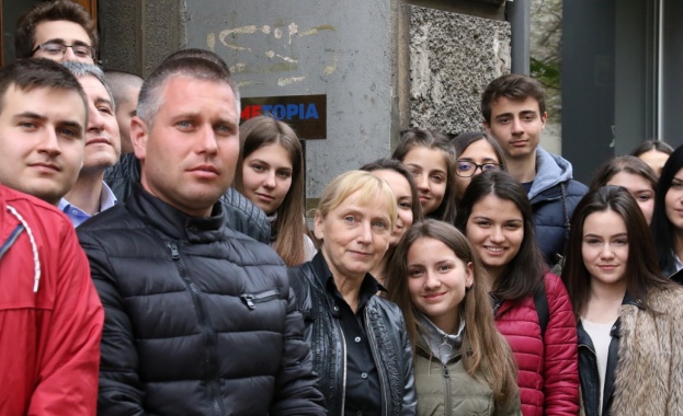 Елена Йончева към младежи от Айтос:  Вие можете да промените България 