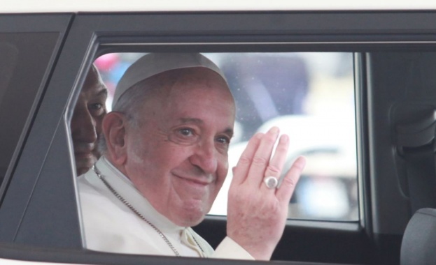 Папа Франциск дари 250 000 евро на ливанската църква за