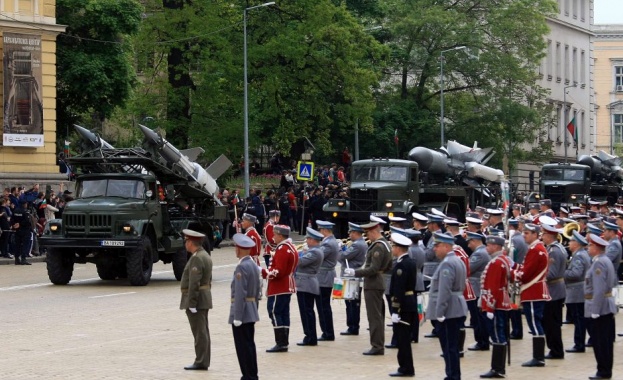 Тридесет и двама военнослужещи от зенитно ракетния дивизион на 61 а Стрямска