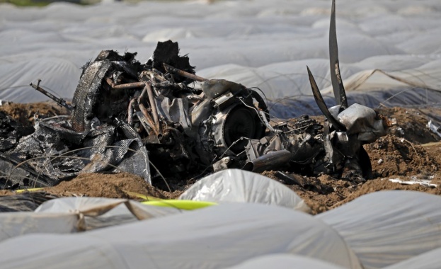Самолет се разби в Конго, спасители вадят тела под отломките