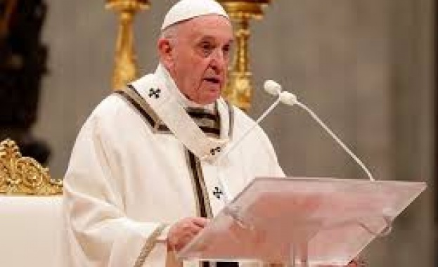 В коледното си послание папата призова вярващите да правят добро