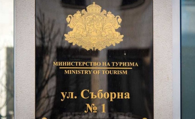 От седмици не стихват критиките срещу Министерството на туризма заради
