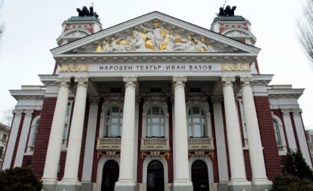 Театрите в България отлагат постановки за днес 8 март във